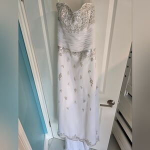 Stellar Wedding Dress for a beautiful bride! Size 6,